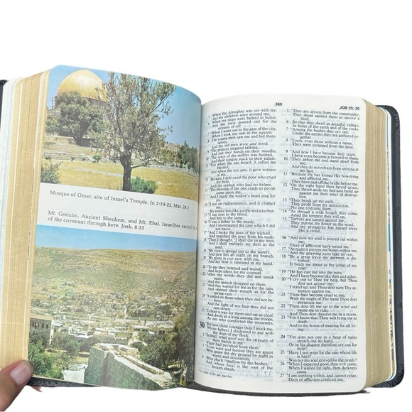 New American Standard Bible 1977 Red Letter Dictionary Concordance Famil… - Picture 10 of 13